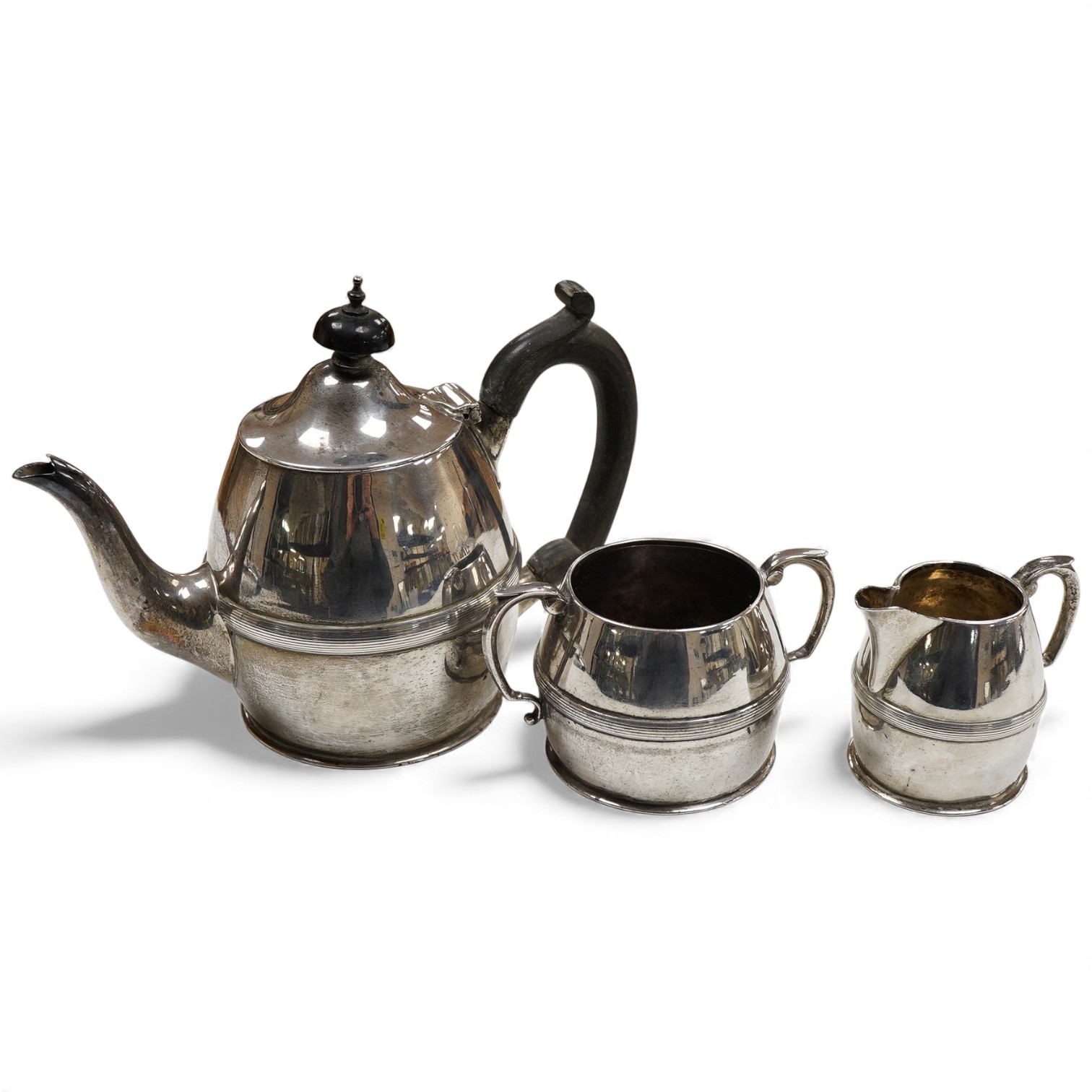 An Edwardian silver three piece bachelor's tea set, with reeded band, by Henry Stratford Ltd, Sheffield, 1909, gross weight 19oz.